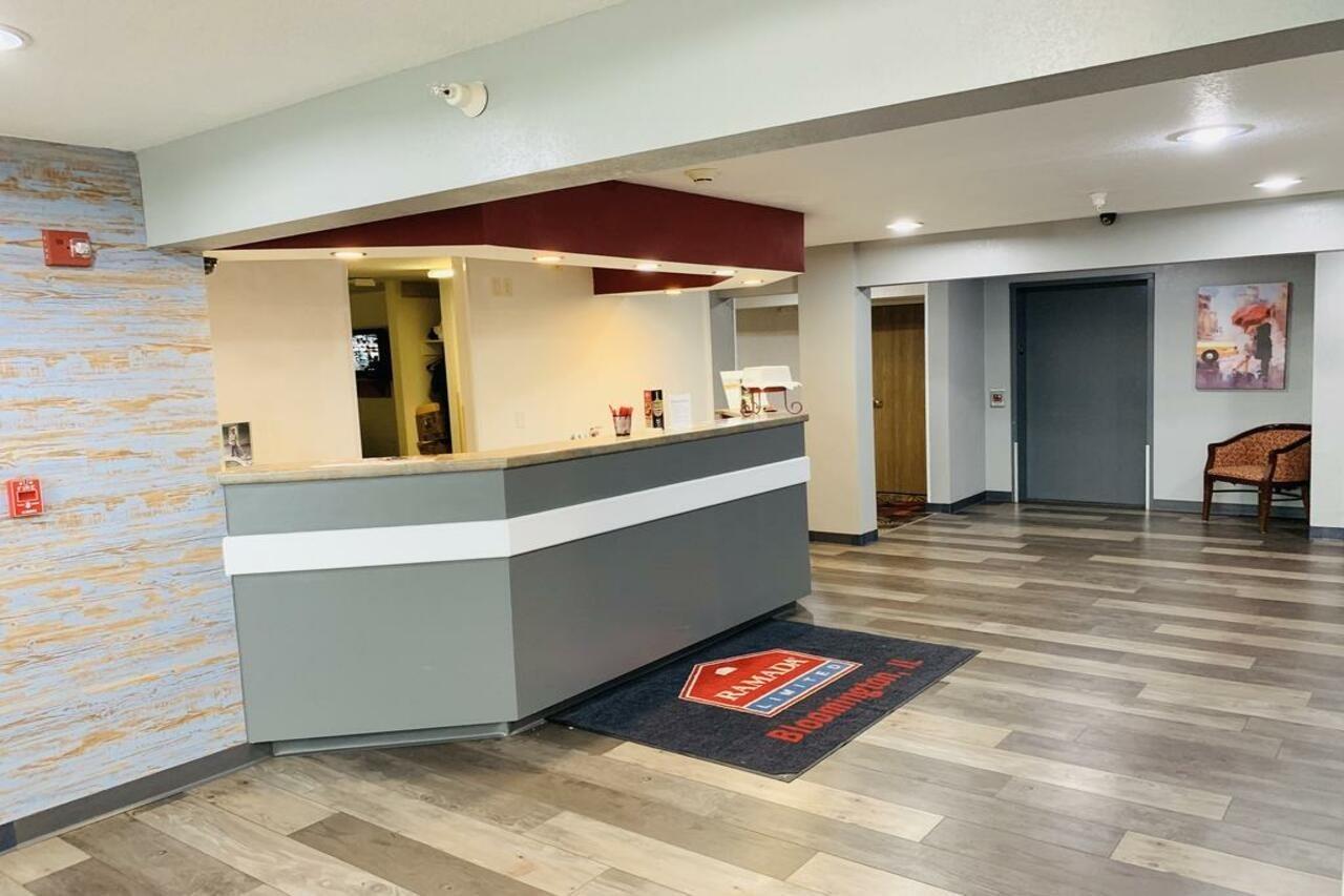 Отель Ramada By Wyndham Bloomington I-55 And I-74 Il Экстерьер фото