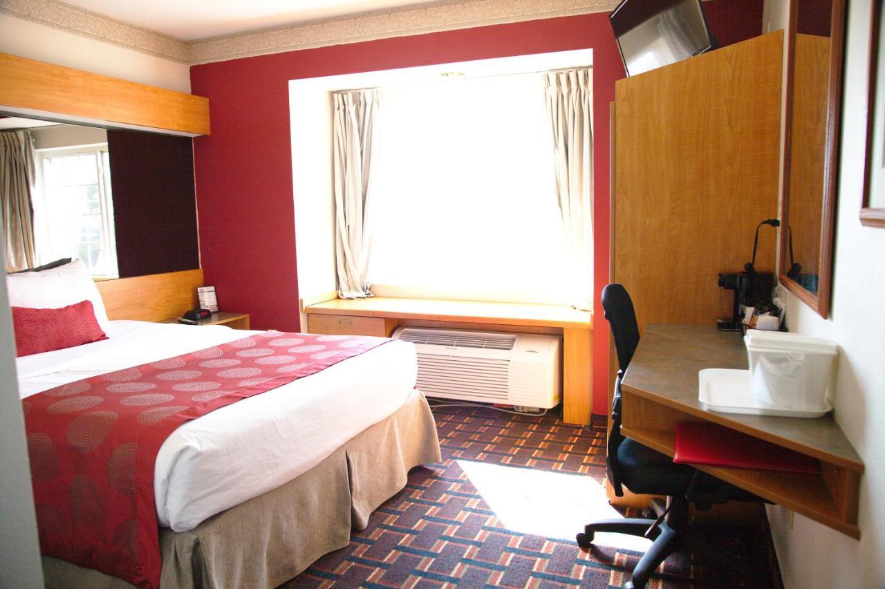 Отель Ramada By Wyndham Bloomington I-55 And I-74 Il Экстерьер фото