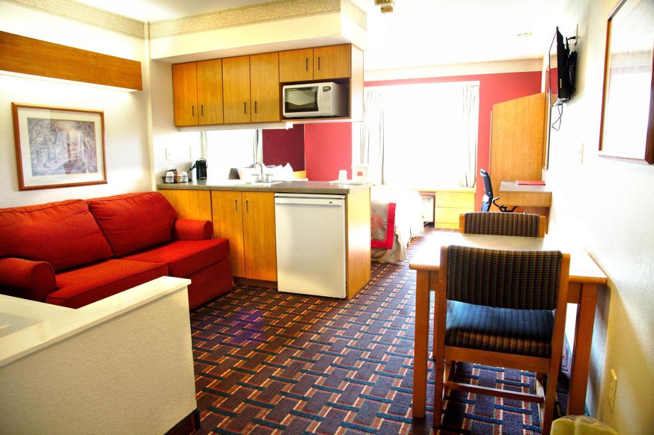 Отель Ramada By Wyndham Bloomington I-55 And I-74 Il Экстерьер фото